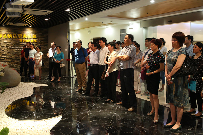 参观建邺区检察院警示教育基地——序厅