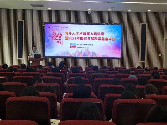 1.张爱华.jpg 1.张爱华.jpg