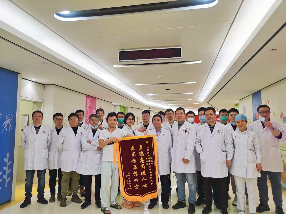 202301锦旗_心胸外科_王庆峰、张玉喜、莫绪明及全体医护人员.jpg