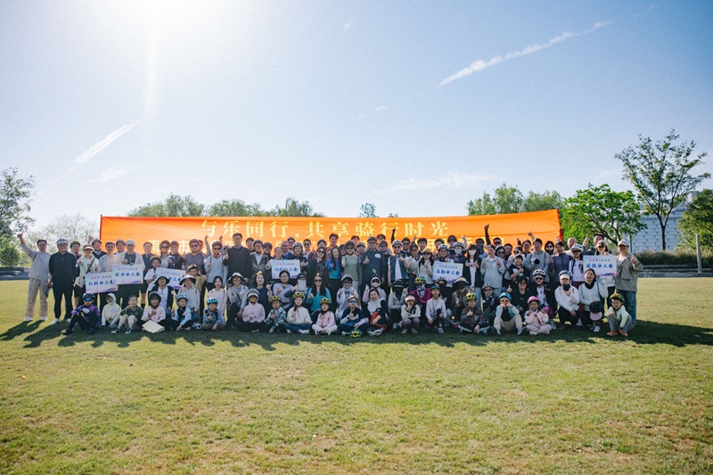 合影_副本.jpg 合影_副本.jpg