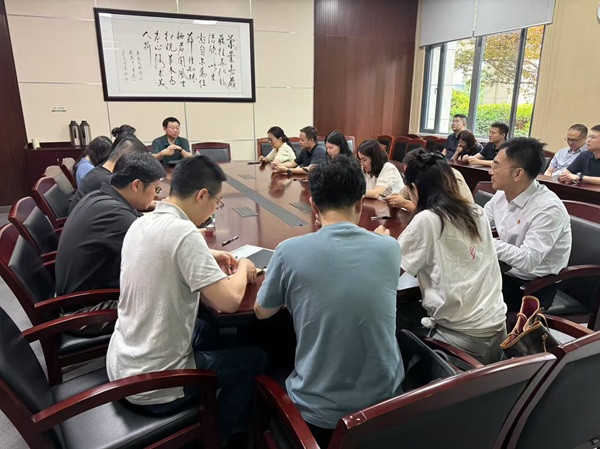 谈心交流1.jpg 谈心交流1.jpg