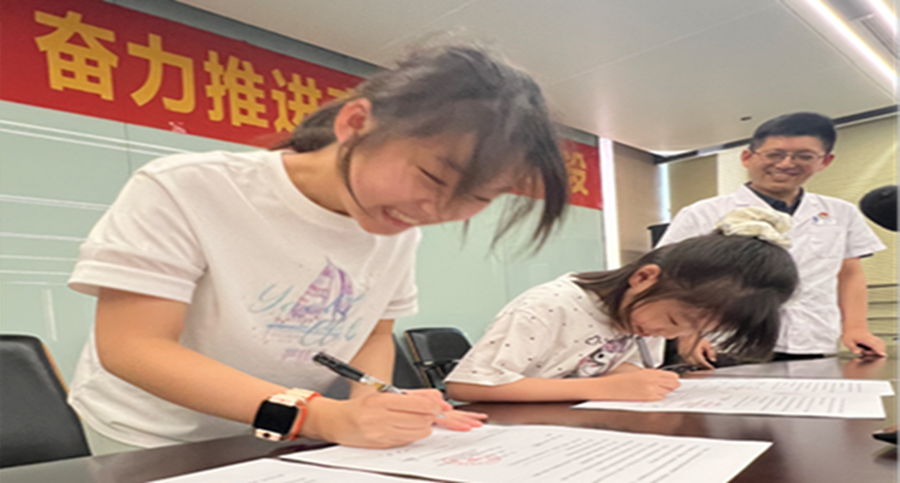 童心压岁钱 善意润心田 ——记姐妹花的一次公益捐赠之旅